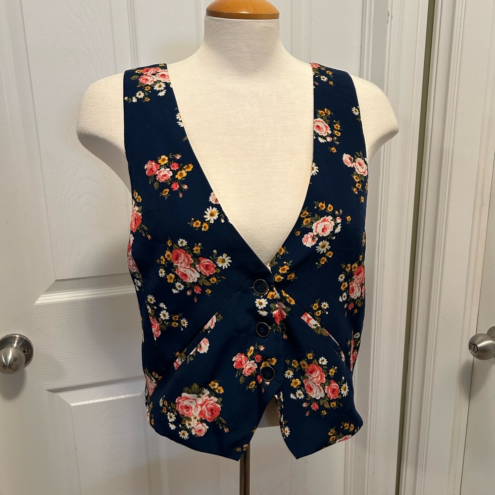 I Love H81, floral vest, navy with flowers, size large.